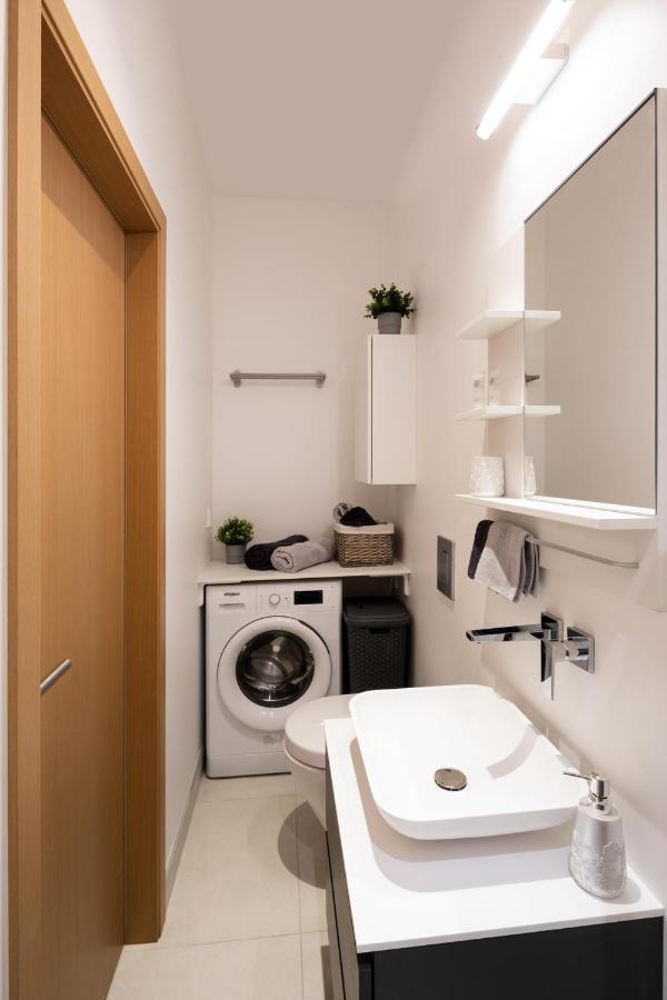 Modern Design Studio Apartment In Riga Center Exterior foto